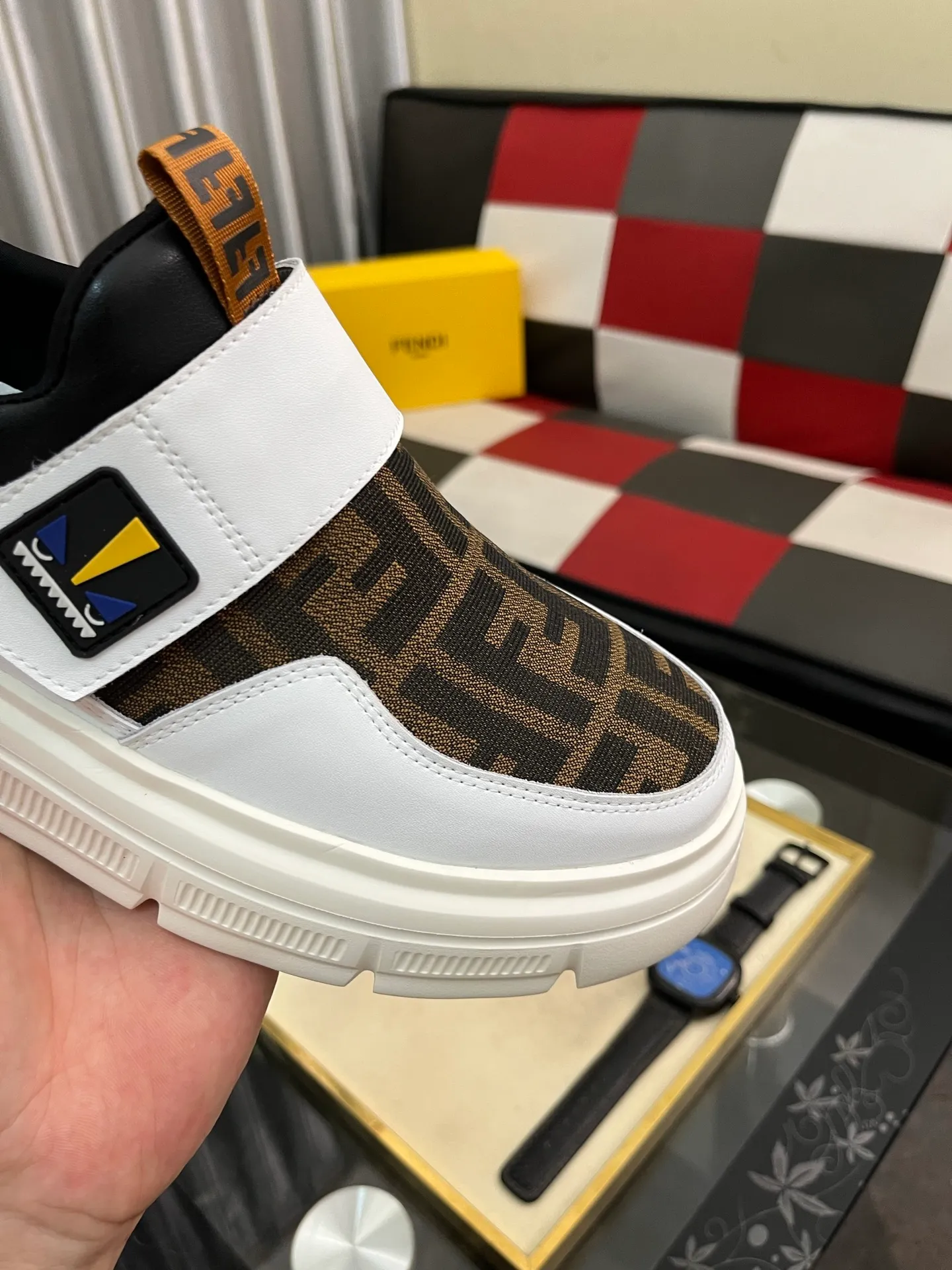 Men's Men's Shoes💰420⌚️⌚️[FENDI] Fendi's classic and comfortable men's, this complex sneaker is made of soft calfskin➕genuine leather lining➕original ultra-light rubber material with rough outsole. This unique light style is suitable for the casual and refined sensibility of this season. It is comfortable and natural on the feet. It is an everyday style for casual travel in autumn and winter! Code number: 38−443️⃣Colors available